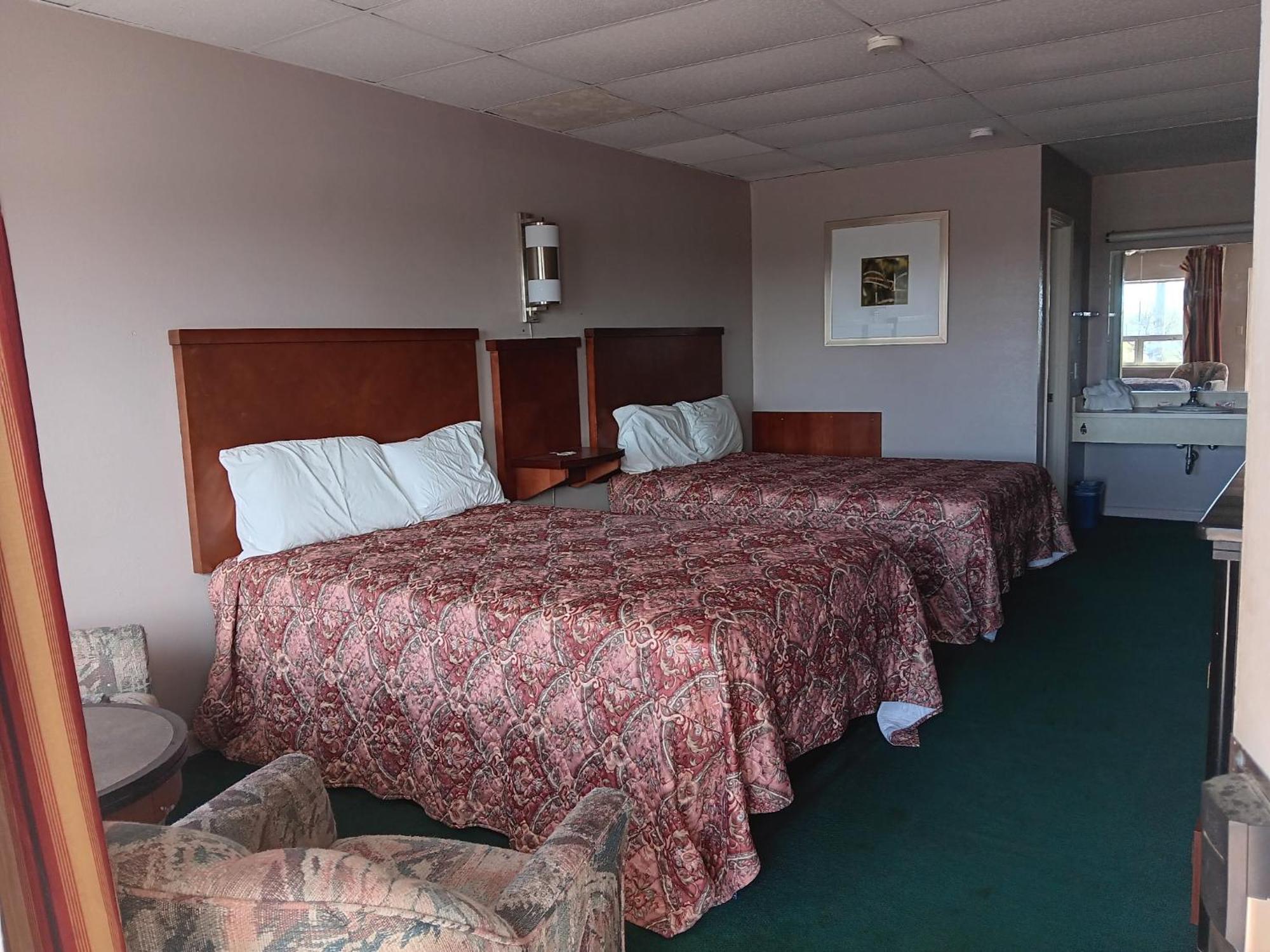 Oyo Sheldon'S Motel And Restaurant Keysville Екстериор снимка