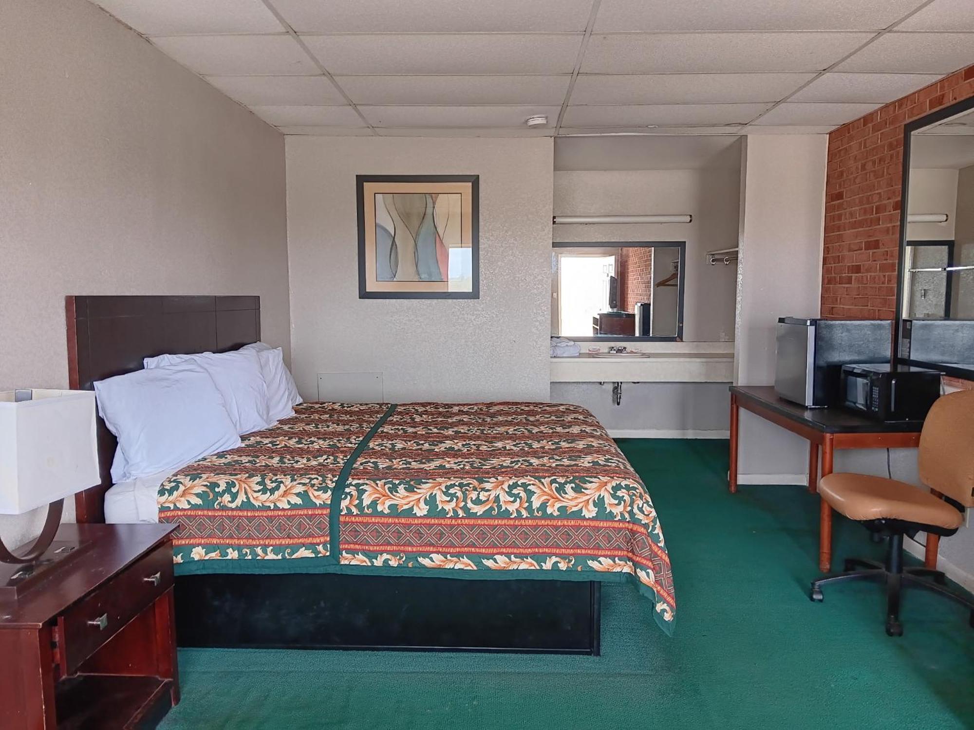 Oyo Sheldon'S Motel And Restaurant Keysville Екстериор снимка