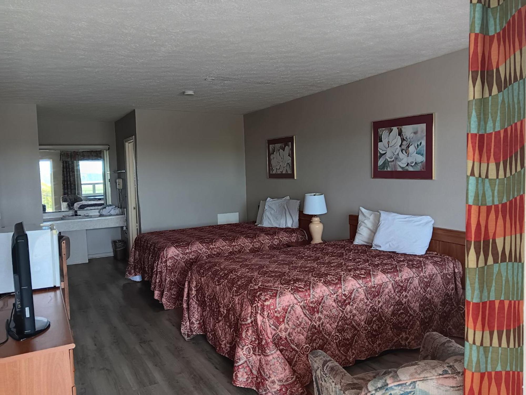 Oyo Sheldon'S Motel And Restaurant Keysville Екстериор снимка