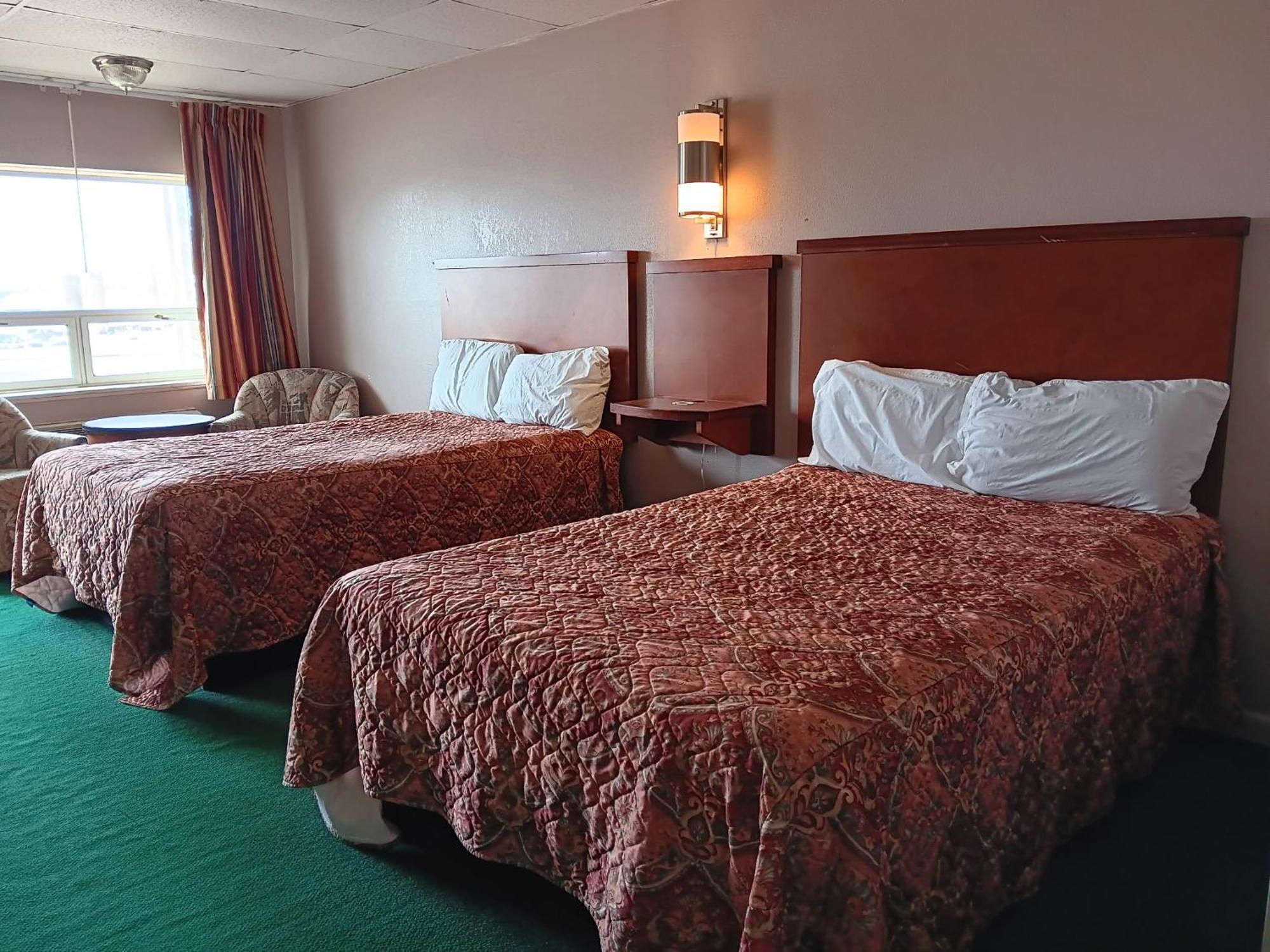 Oyo Sheldon'S Motel And Restaurant Keysville Екстериор снимка