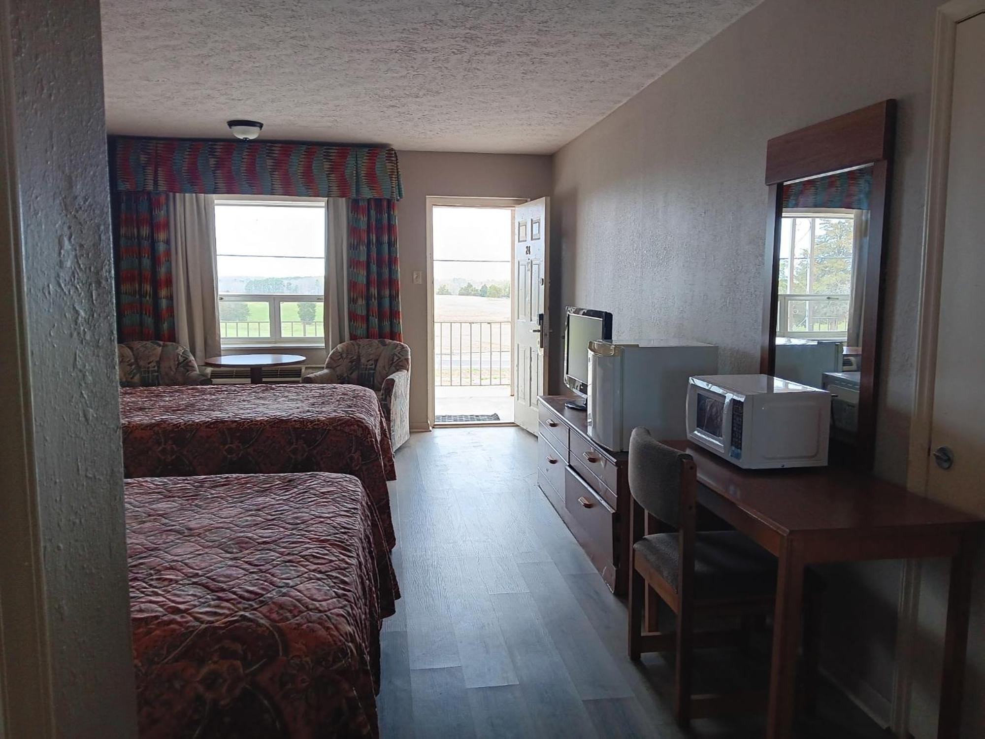 Oyo Sheldon'S Motel And Restaurant Keysville Екстериор снимка