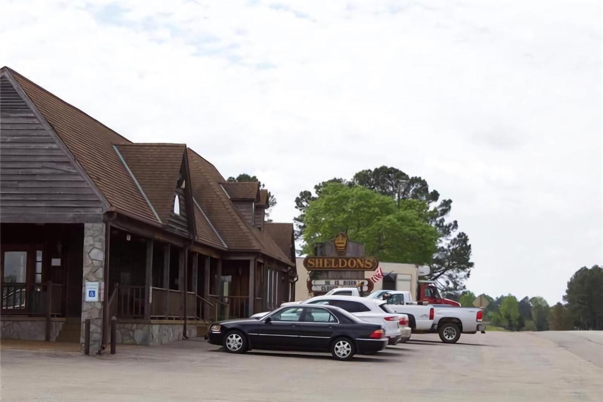 Oyo Sheldon'S Motel And Restaurant Keysville Екстериор снимка