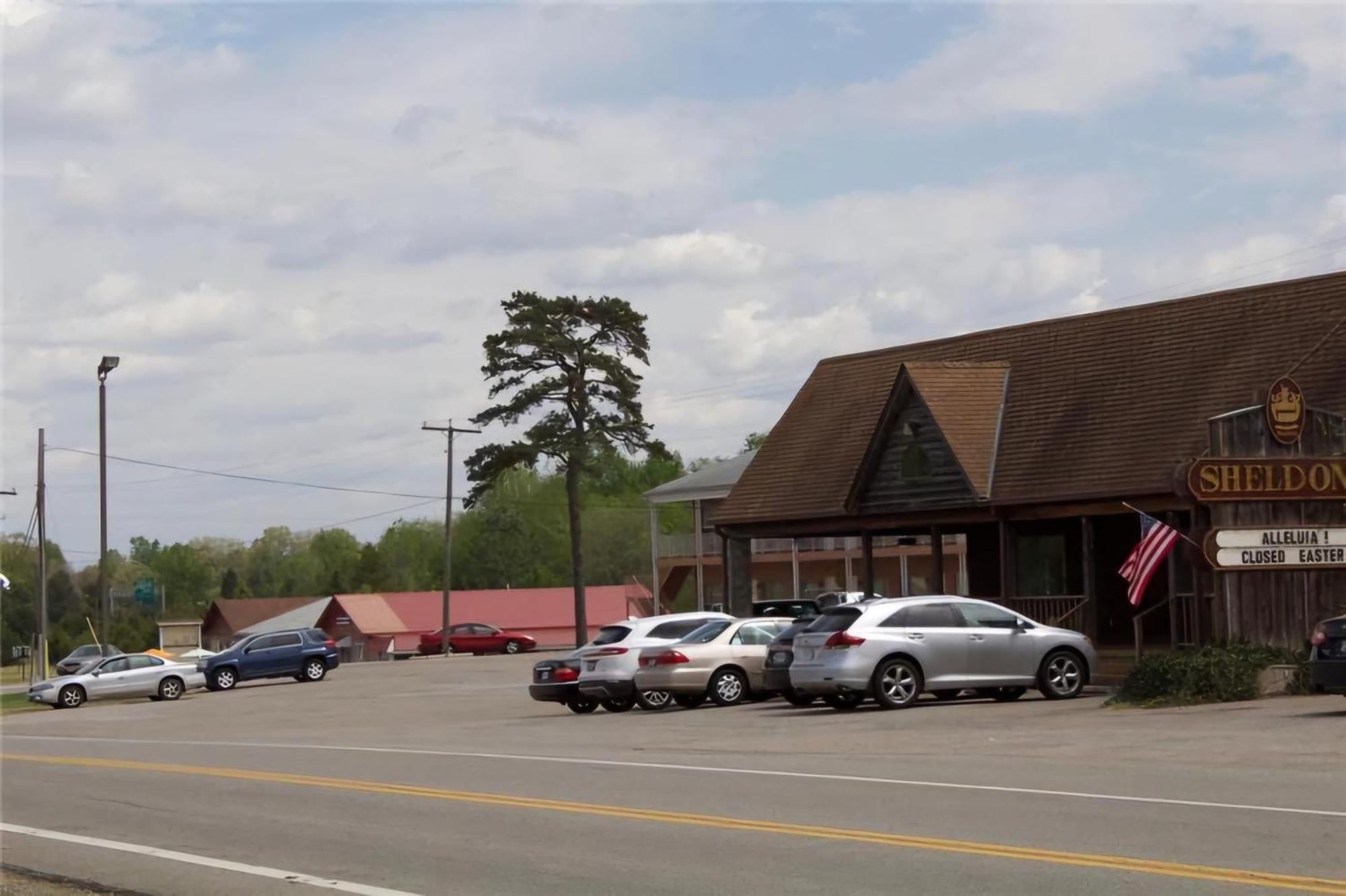 Oyo Sheldon'S Motel And Restaurant Keysville Екстериор снимка