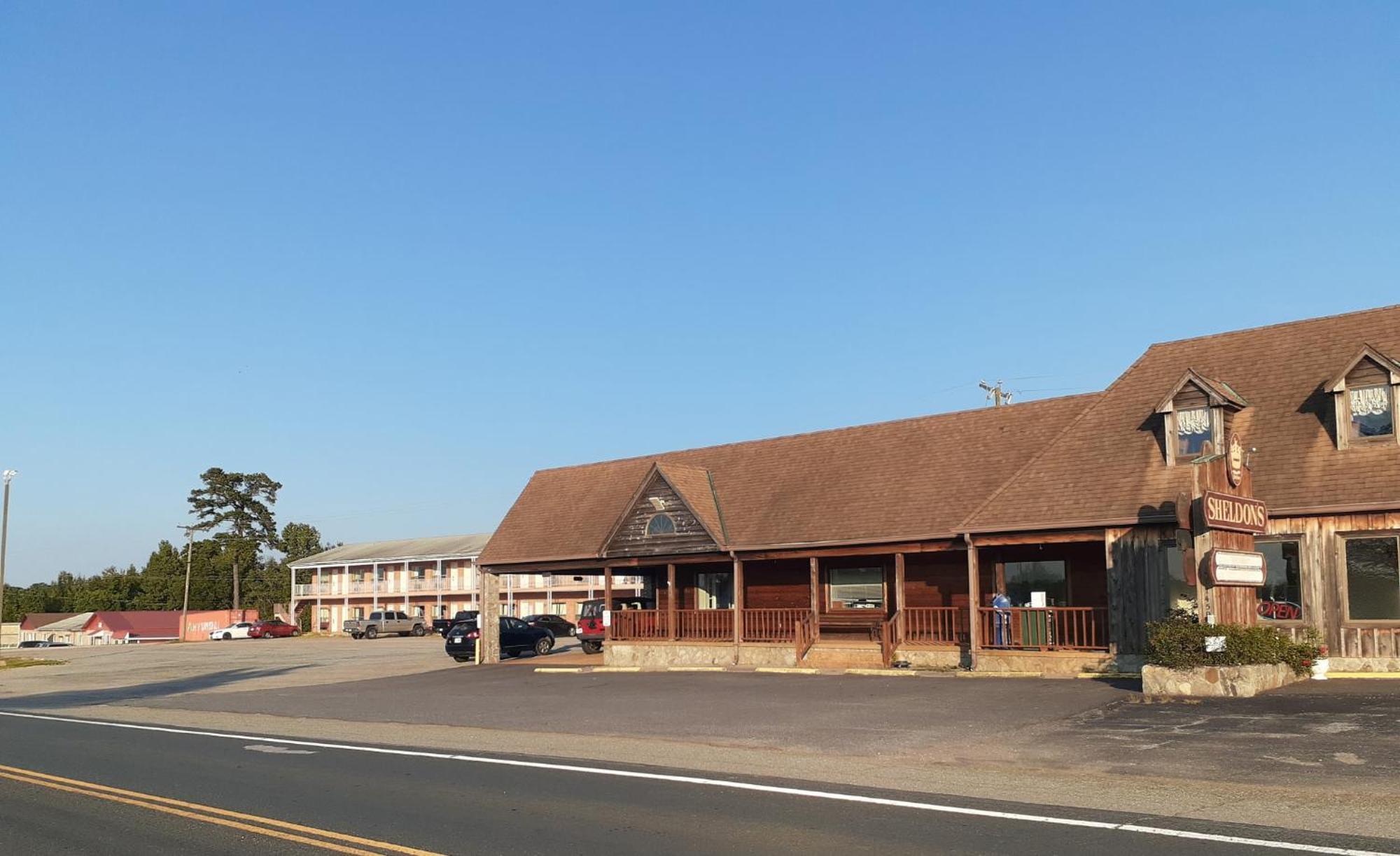 Oyo Sheldon'S Motel And Restaurant Keysville Екстериор снимка